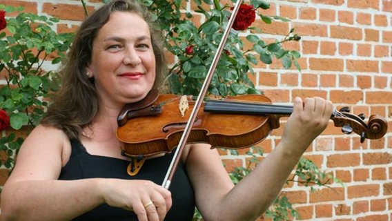 Victorita Condoi spielt Geige © Dietmar Condoi 