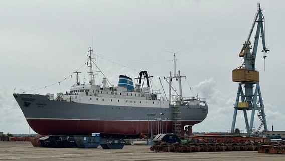 Die MS Stubnitz liegt auf dem Tropckendock in der Werft in Stralsund. © Mathias Krüger Foto: Mathias Krüger