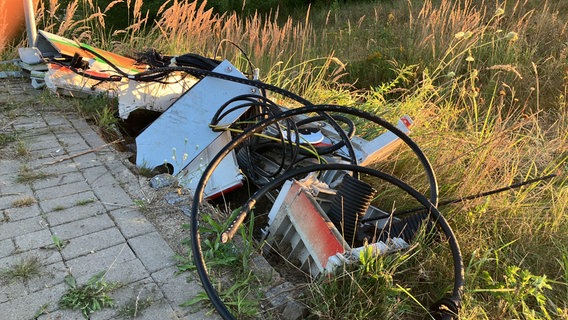 Ein Schaltkasten für eine Ampel ist bei einem Unfall zerstört worden © Matthias Tetzlaff Foto: Matthias Tetzlaff