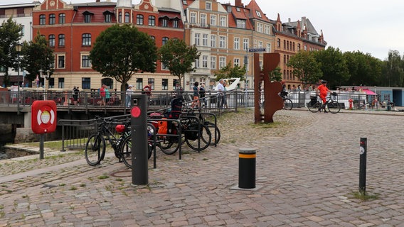 Zufahrt auf die Hafeninsel - der Poller senkt sich © HANSESTADT Stralsund I Pressestelle Foto: HANSESTADT Stralsund I Pressestelle