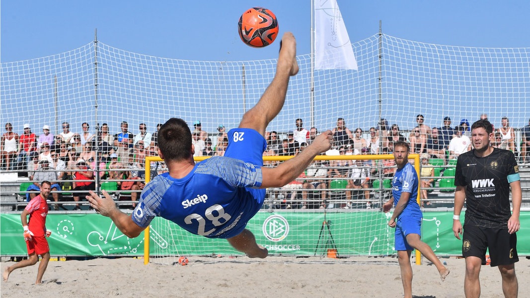 Beachsoccer: Rostocker Robben verpassen Finale in Warnemünde