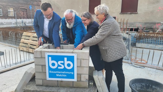 Burg Stargard Grundsteinlegung Bürgerhaus © NDR Foto: SP Martens