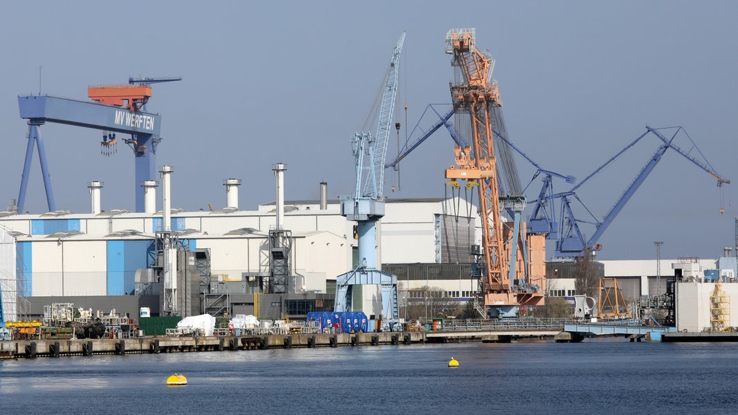 Neptun Werft in Rostock: Gewerkschaft mahnt zu schneller Meyer-Rettung