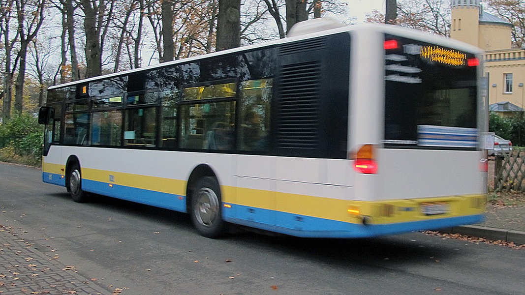 Schwerin: Durchsagen im Nahverkehr bald auch in Englisch?