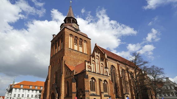 Das Bild zeigt die Pfarrkirche St. Marien in Gestrow © picture alliannce Foto: Helmut Meyer zur Capellen