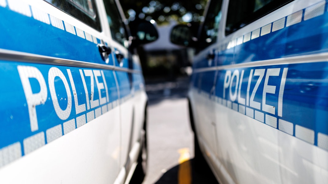 Fahndung: Polizei sucht mit Fotos nach mutmaßlichen Schlägern