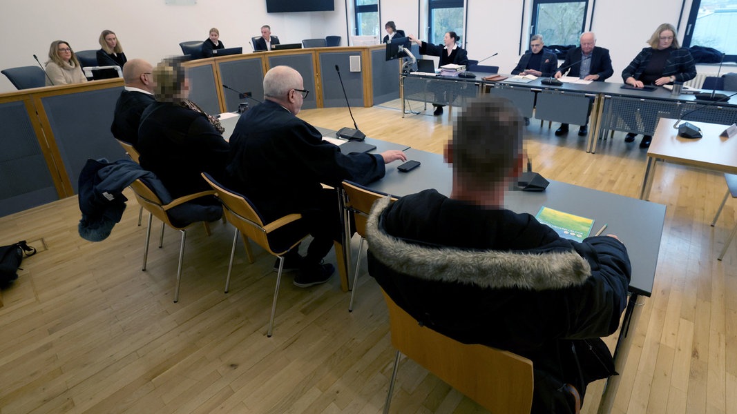 Prozessbeginn: Stiefmutter soll 14-Jährige massiv misshandelt haben