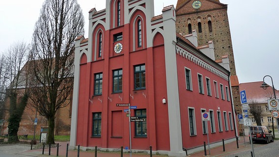 Blick auf das Schwaaner Rathaus © NDR Foto: Jürgen Drewes NDR