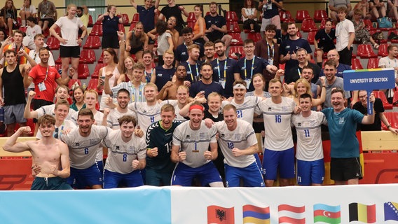 jubelnde Volleyballer der Uni Rostock © EUG2024 