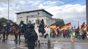Ein Demonstrationzug der AfD ist in der Rostocker Innenstadt unterwegs. © NDR Fotograf: Isabel Lerch