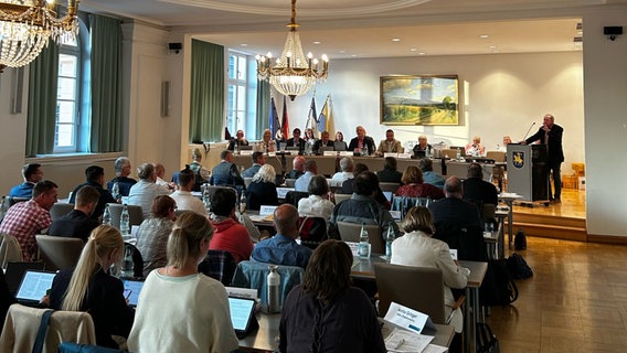 Die Schweriner Stadtvertretung tagt im Rathaus. © NDR Foto: Mirko Bock