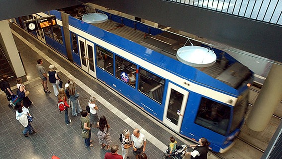 Straßenbahn im Rostocker Hauptbahnhof © zb/picture alliance 
