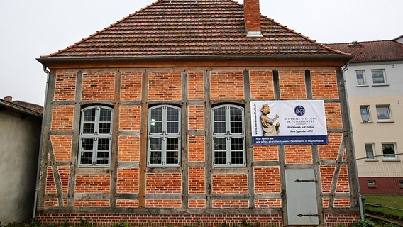 Die jüdische Synagoge in Stavenhagen © dpa-Zentralbild Foto: Bernd Wüstneck