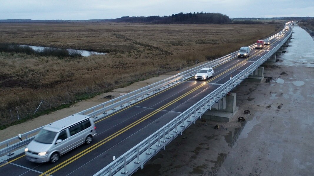 A20-Loch: Die Behelfsbrücke ist freigegeben | NDR.de - Nachrichten