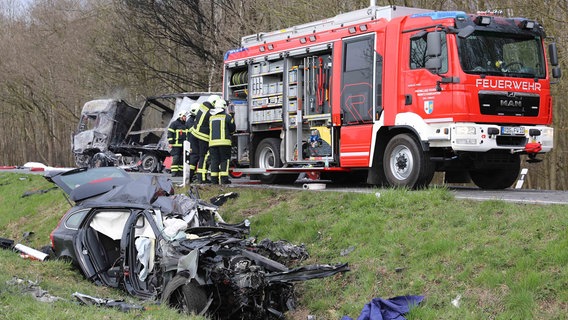 B105: Drei Menschen Sterben Bei Verkehrsunfall | NDR.de - Nachrichten ...