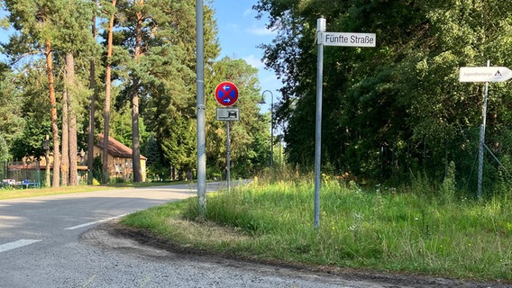 Das Bild zeigt eine Kreuzung in Prora auf Rügen, an der ein Cabriofahrer einen 13-Jährigen angeblich absichtlich überfahren haben soll. © Stefan Weidig Foto: Stefan Weidig