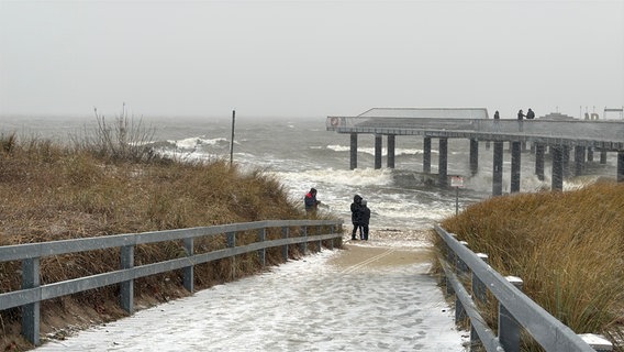 Sturm und Hochwasser in Koserow auf Usedom © Felix Bänz Foto: Felix Bänz