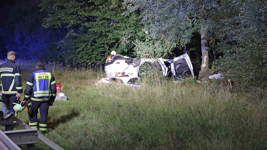 Zwei Tote: Auto überschlägt sich auf Autobahn 19 bei Rostock