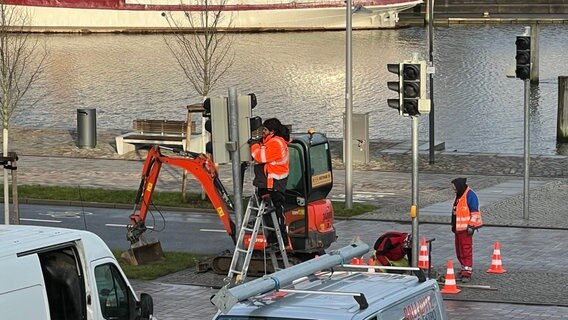 Die Ampel am Hansering wird repariert © NDR 