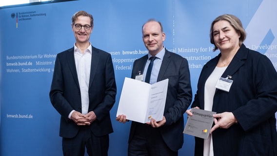 Achim Lerm und Beate Schinkel aus Greifswald werden nehmen für die Hansestadt Greifswald den Preis entgegen. © Stadt Greifswald 