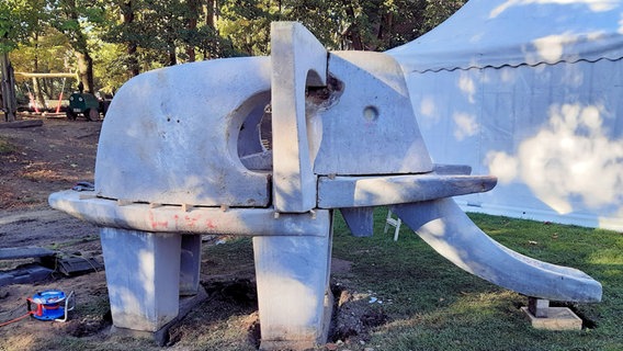 Ein Elefant aus Beton, der als Rutsche genutz werden kann. © Hansestadt Stralsund (Pressestelle) 