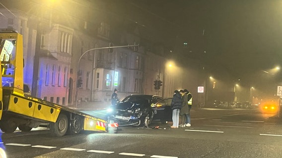 Unfall Obotritenring Auto und Straßenbahn © NDR Foto: Katrin Glüsenkamp