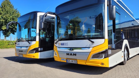 Zwei Gasbusse des kommunalen Verkehrsunternehmens Nahbus in Nordwestmecklenburg. © Nahbus Foto: Nahbus