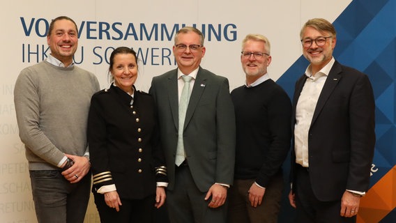 (v.l.) Marc Hoffmann, Heike Thierfeld,  Matthias Belke (Präsident), Ronny Freitag, Thomas Murche (Vizepräsidenten) © IHK zu Schwerin 