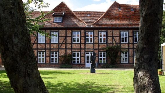 Der Garten des Schleswig-Holstein-Hauses in Schwerin. © picture alliance/dpa Foto: Jens Büttner