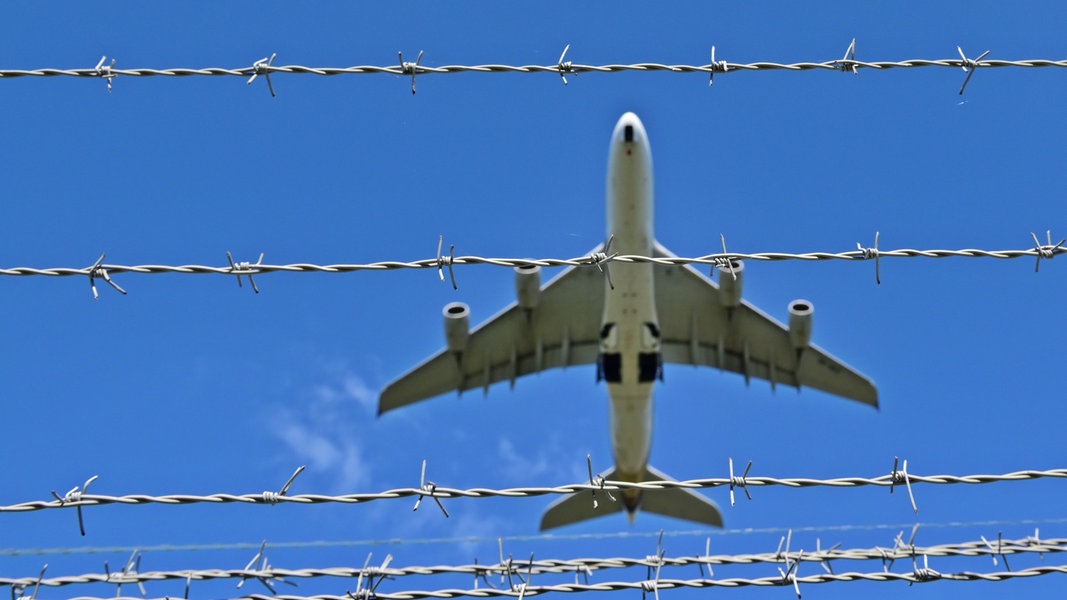 Abschiebeflug nach Kabul: Straftäter aus dem Norden ausgeflogen