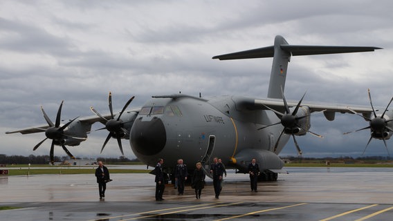 Der erste A400M der Bundeswehr landet in Wunstorf. © NDR Foto: Bernd Reiser