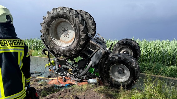 Bei einem Unfall in Sehnde (Region Hannover) ist ein Traktorfahrer verletzt worden. © Stadtfeuerwehr Sehnde 