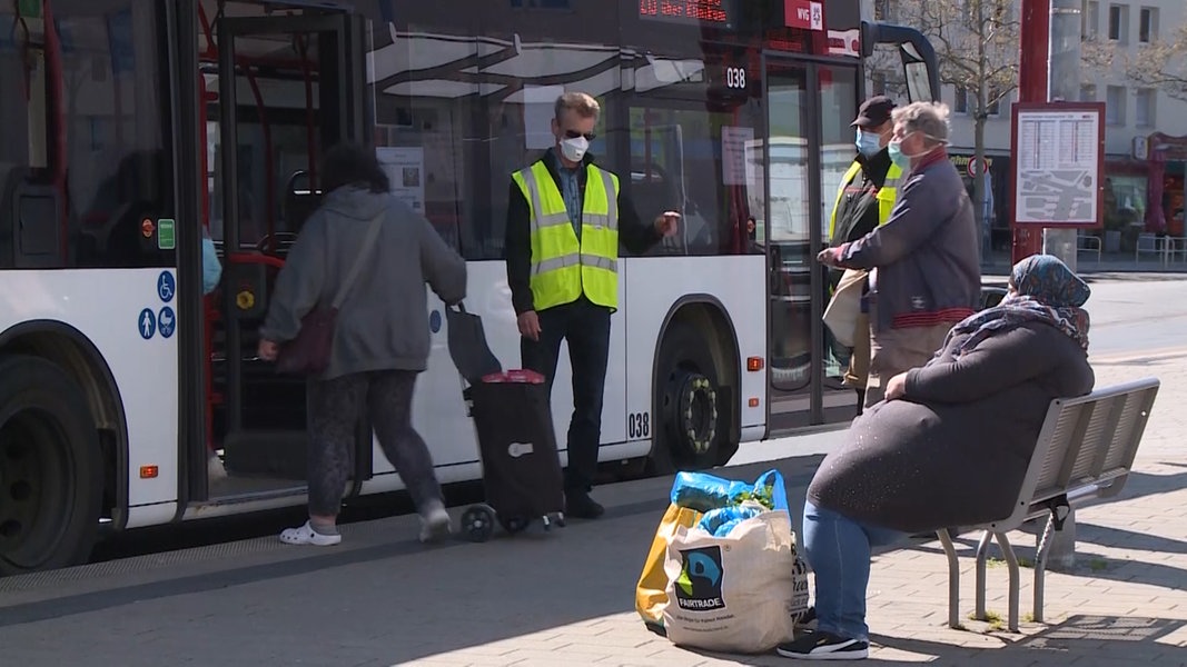 Maskenpflicht: Verkäufer und Busfahrer ausgenommen | NDR ...