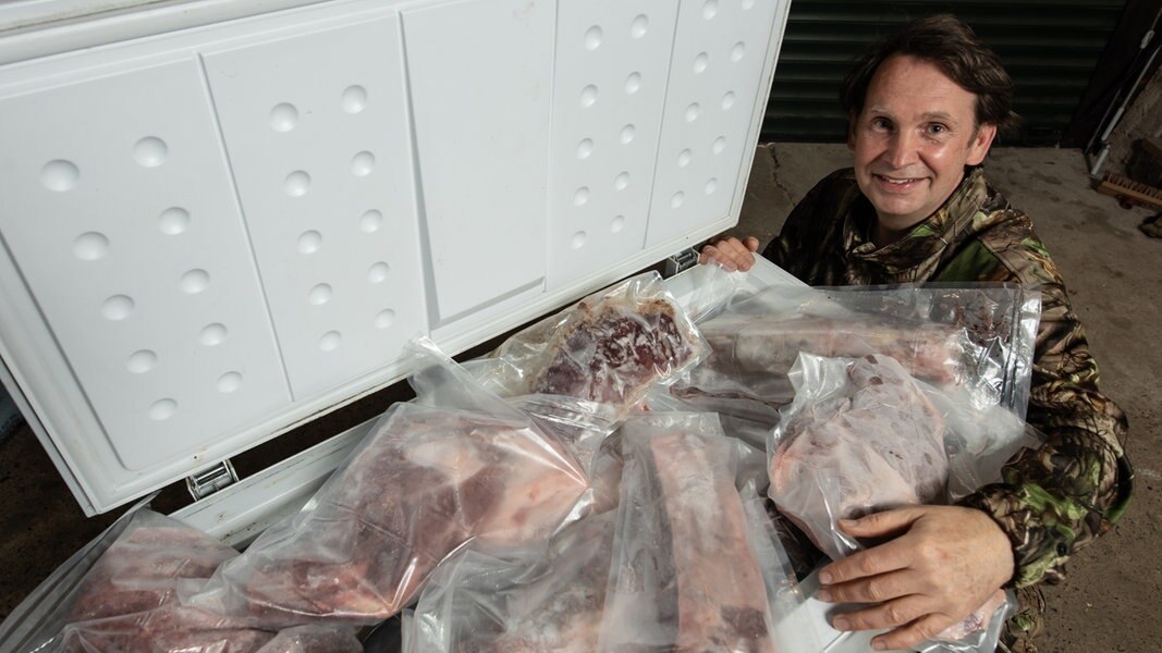 Landesforsten rufen zum Kauf von Wildfleisch auf | NDR.de - Nachrichten - Niedersachsen - Studio ...