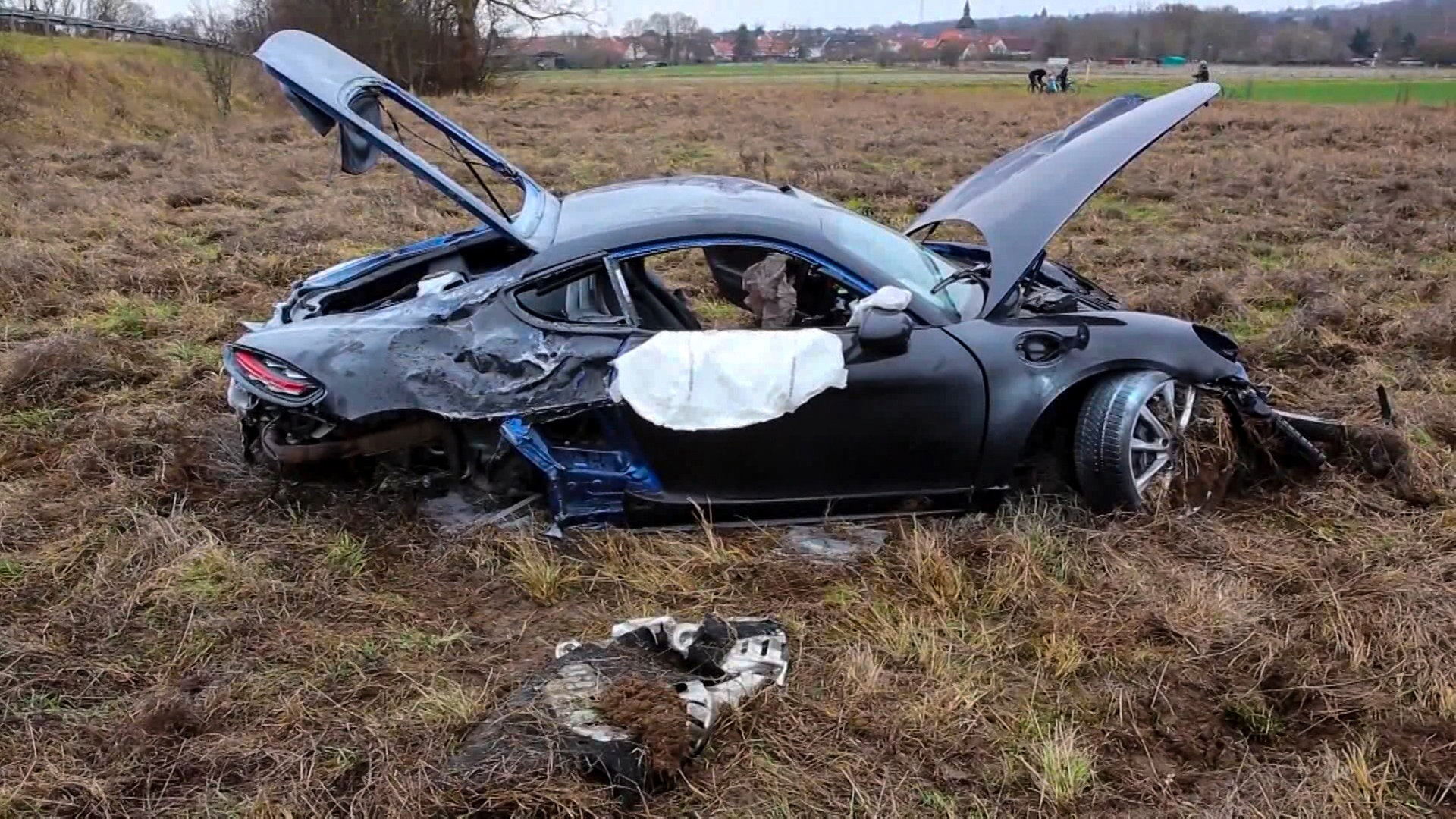 Gottingen Beifahrer Stirbt Bei Unfall Mit Sportwagen Ndr De Nachrichten Niedersachsen Studio Braunschweig