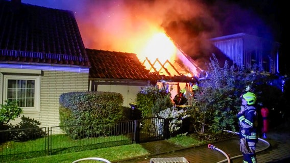 In Göttingen brennen ein Holzschuppen und ein Haus © TeleNewsNetwork 