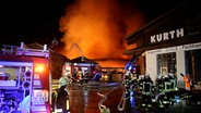 EIn Sägewerk in Seeburg steht in Flammen. © NDR 