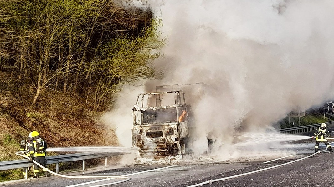 Brennender Lkw Gelöscht: A7 Bei Hann. Münden Ist Wieder Frei | NDR.de ...