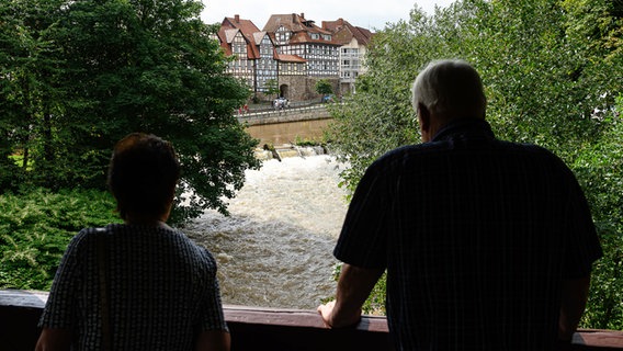 Blick auf den Fluss Fulda nach Starkregen in der Innenstadt von Hann. Münden. © Swen Pförtner/dpa Foto: Swen Pförtner/dpa