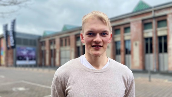 Yannik Hormann, Student aus Göttingen, will einen Ultra-Marathon durch die Wüste laufen für krebskranke Kinder. © NDR Foto: Valeria Dobralskaya