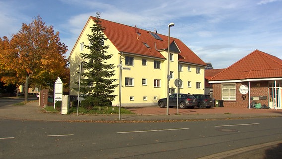 Ein Haus in Vechelde vor dem ein Mann vier Personen mit einem Messer attackiert hat. © NDR 