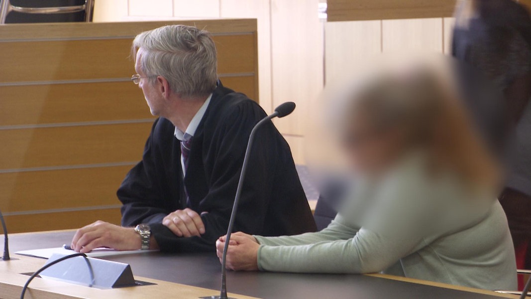 Tochter als Sexsklavin missbraucht? Lange Haftstrafen für Eltern | NDR.de - Nachrichten - Niedersachsen ▶3:17 