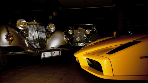 EIn Oldtimer der Marke Horch mit weiteren Autos im PS-Speicher © Spieker Fotografie Foto: Florian Spieker