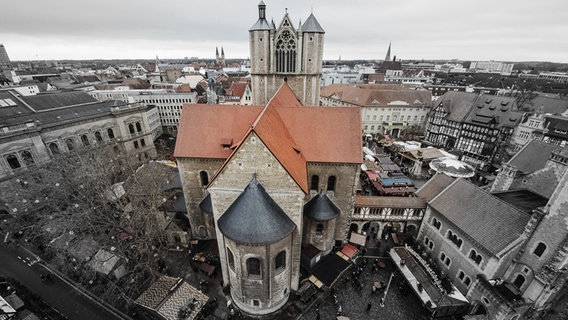 Braunschweiger Dom von oben.  © NDR Foto: Julius Matuschik