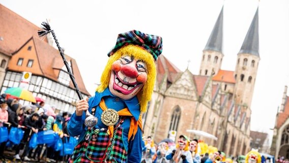 Teilnehmer beim Karneval in Braunschweig. © picture alliance/dpa | Moritz Frankenberg Foto: Moritz Frankenberg