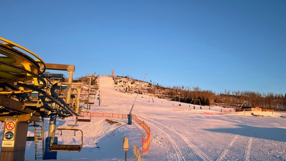 Eine Skiabfahrt am Wurmberg im Harz. © NDR Foto: Lydia Callies