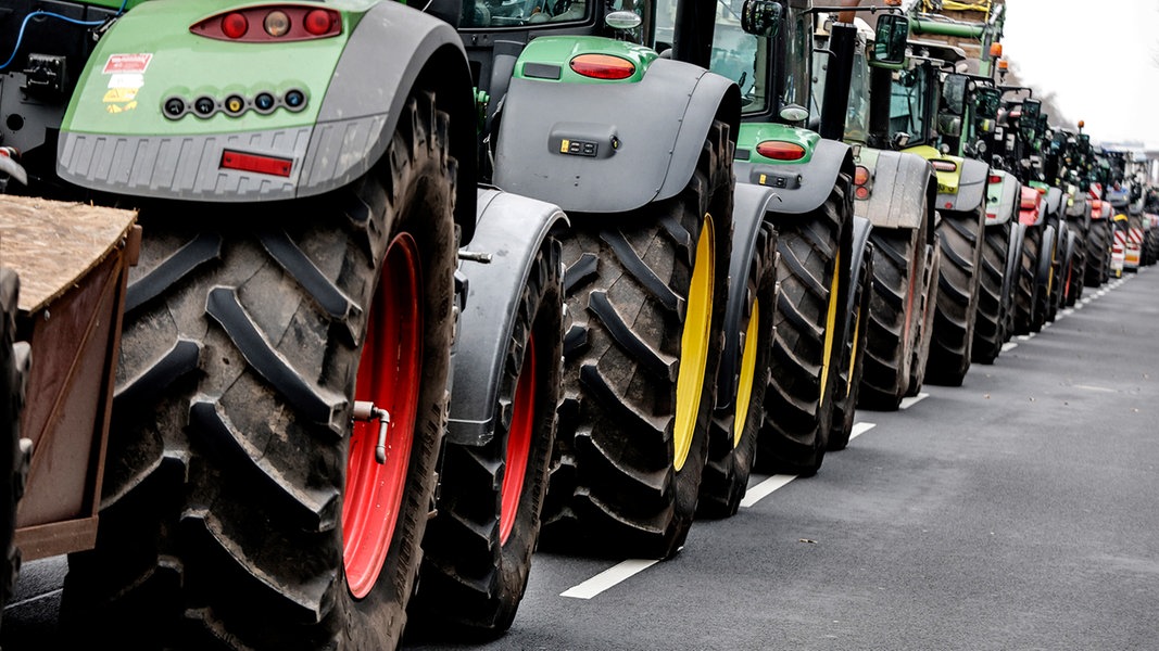 Landwirte protestieren mit ihren Traktoren 