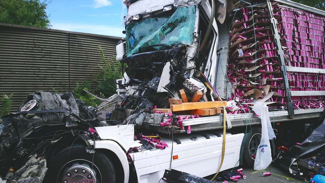 A2: Drei Tote Bei Schweren Lkw-Unfällen | NDR.de - Nachrichten ...