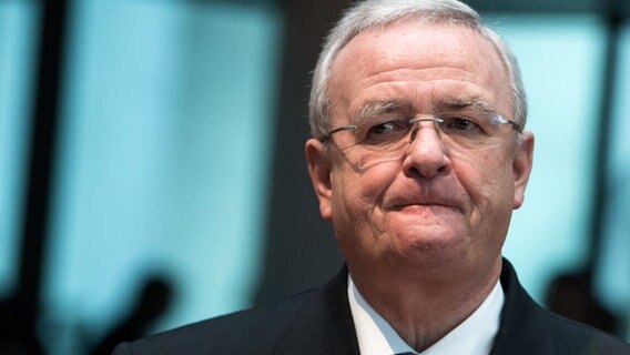 Martin Winterkorn, ehemaliger Vorstandsvorsitzender von Volkswagen, presst seine Lippen zusammen. © picture alliance/dpa Foto: Bernd von Jutrczenka