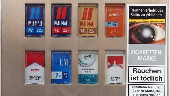 Ein Zigarettenautomat an einer Hauswand © picture alliance/dpa/dpa-Zentralbild Foto: Soeren Stache